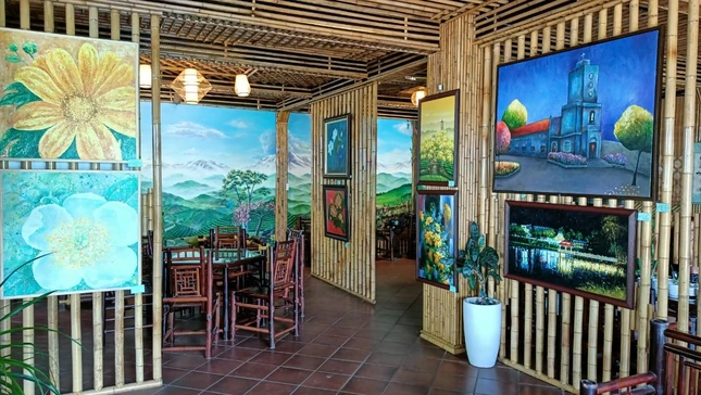 Không gian triển lãm “Hương sắc B’lao”