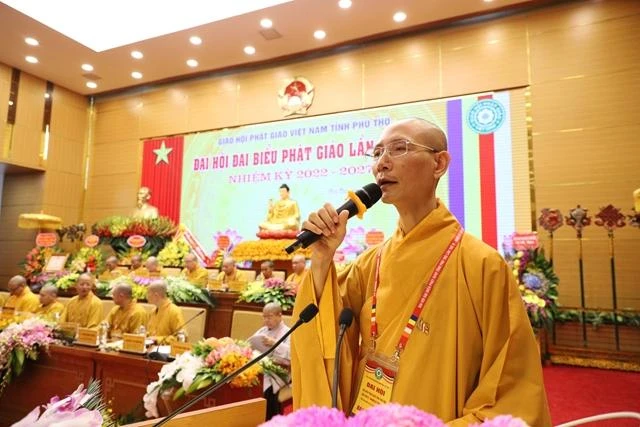 Đại đức Thích Đạo Ngộ trình bày dự thảo hoạt động Phật sự nhiệm kỳ VI (2022-2027)