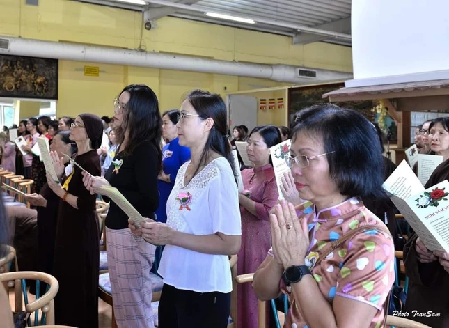 Phật tử tham dự lễ Vu lan