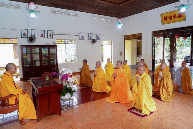 Thượng tọa Thích Quảng Hiền khánh tuế đến Thượng tọa Thích Quảng Tuấn Thượng tọa Thích Quảng Hiền khánh tuế đến Thượng tọa Thích Quảng Tuấn