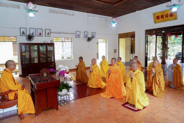 Thượng tọa Thích Quảng Hiền khánh tuế đến Thượng tọa Thích Quảng Tuấn