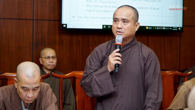 Thượng tọa Thích Tâm Hải báo cáo về công tác truyền thông Thượng tọa Thích Tâm Hải báo cáo về công tác truyền thông