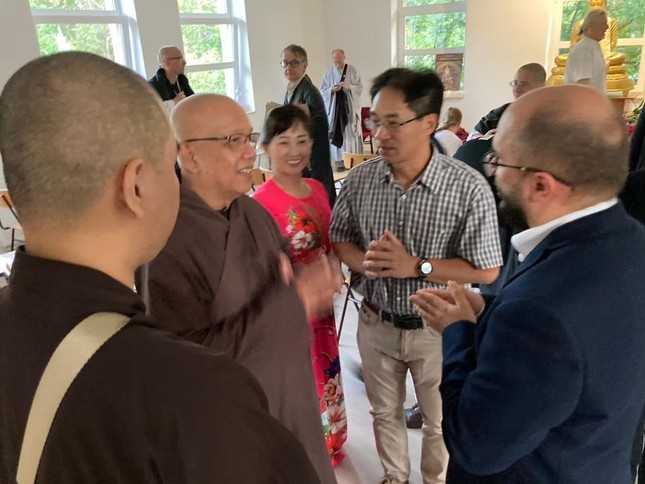 Gặp gỡ chúc mừng nhân lễ khánh thành cơ sở mới Trường Đại học Phật giáo Hungary