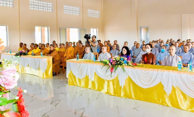 Đại biểu, Tăng Ni sinh tại buổi lễ