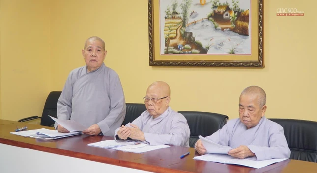 Ni trưởng Thích nữ Từ Nhẫn, Trưởng Phân ban Ni giới TP.HCM, Phó ban Tổ chức Đại lễ phát biểu tại buổi họp của Ban Tổ chức