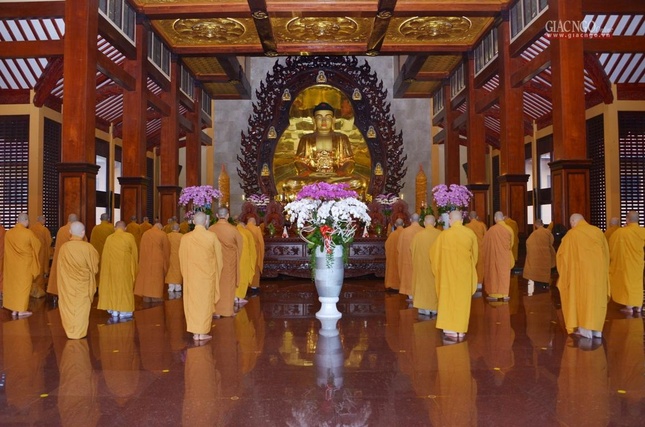 Trang nghiêm lễ bố-tát chung của chư vị giáo phẩm Ban Chứng minh, chư Tăng thành viên Ban Trị sự và các cấp trực thuộc GHPGVN TP.HCM