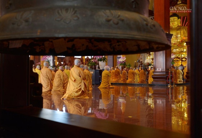 Bố-tát là nghi thức đặc thù của chúng xuất gia nhằm nuôi dưỡng các pháp thiện lành