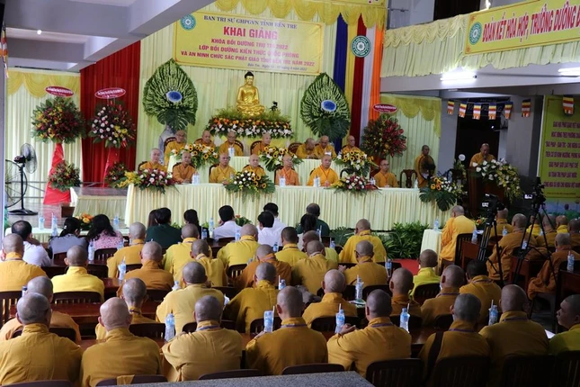 Gần 300 Tăng Ni tham gia khóa bồi dưỡng Gần 300 Tăng Ni tham gia khóa bồi dưỡng