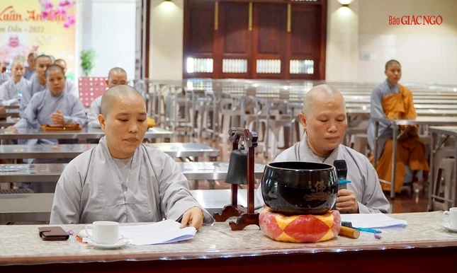 Tập dượt dâng lời tưởng niệm trong nghi thức thắp nến tưởng niệm