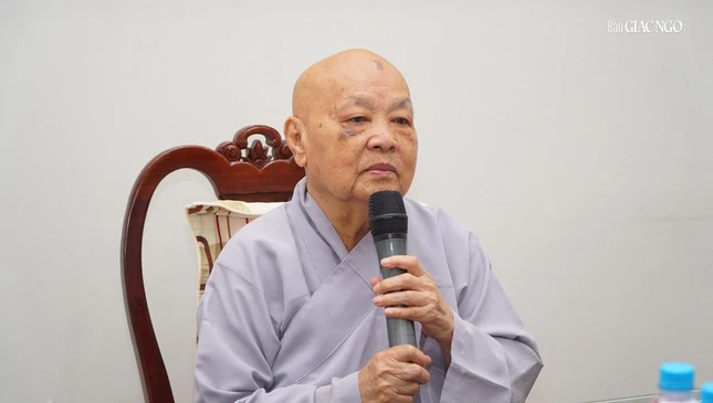 Ni trưởng Thích nữ Tịnh Nguyện chủ trì buổi họp