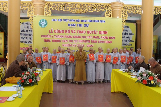 Phân ban Ni giới tỉnh nhận quyết định và ra mắt tại hội nghị