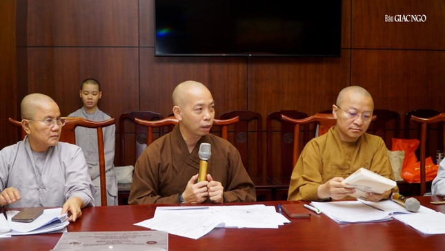 Thượng tọa Thích Quang Thạnh góp ý tại buổi họp