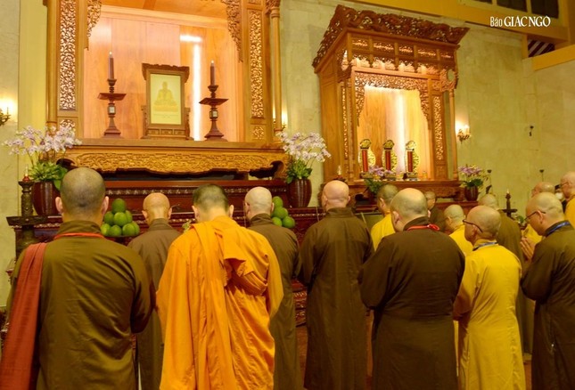 Đảnh lễ lịch đại Tổ sư tại Tổ đường Việt Nam Quốc Tự