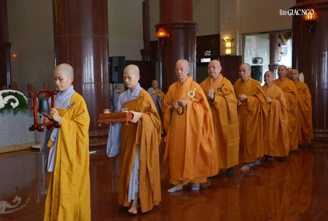 Cung thỉnh Đức Quyền Pháp chủ quang lâm lễ đường trong khuôn viên Học viện Cung thỉnh Đức Quyền Pháp chủ quang lâm lễ đường trong khuôn viên Học viện