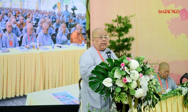 Ni sư Thích nữ Lệ Thuận trình bày tham luận “Ni trường Kim Sơn xưa và nay”