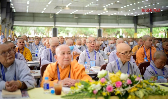 Chư Ni tham dự tọa đàm