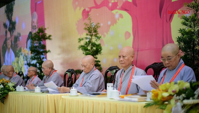 Chư Ni chứng minh tọa đàm