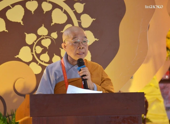 Ni trưởng Thích Nữ Nhật Khương cung tuyên đôi dòng hành trạng của Đức Thánh Tổ Ni Đại Ái Đạo