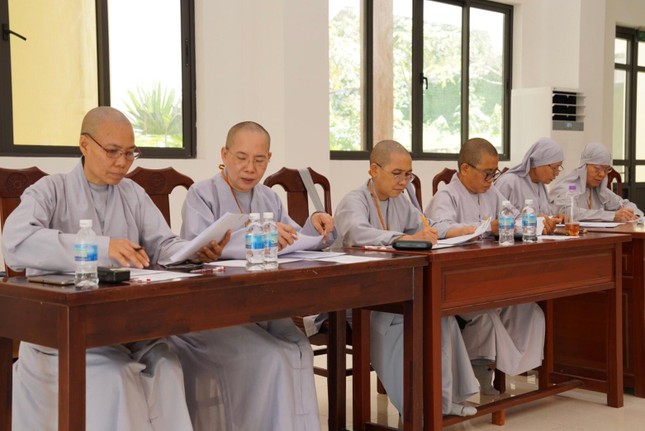 Ban Giám khảo chấm thi