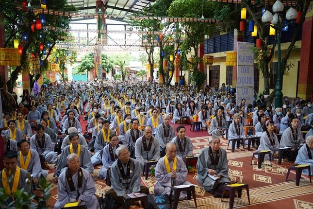 Phật tử tham gia pháp hội Dược sư