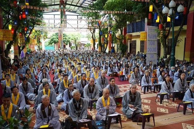 Phật tử tham gia pháp hội Dược sư