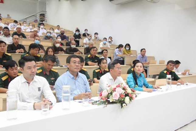 Đại diện các cơ quan TP.HCM tham dự khai giảng khóa bồi dưỡng