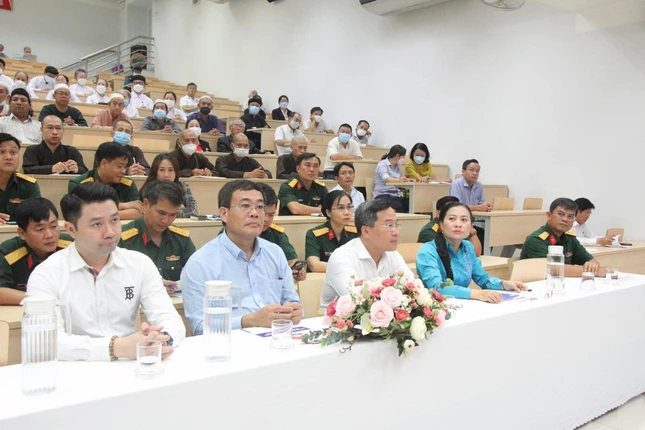 Đại diện các cơ quan TP.HCM tham dự khai giảng khóa bồi dưỡng