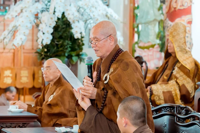 Hòa thượng Thích Minh Thông đã thay mặt Ban Kiến đàn tuyên đọc diễn văn khai mạc