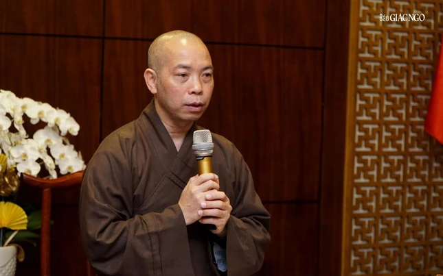 Thượng tọa Thích Quang Thạnh phát biểu tại buổi họp