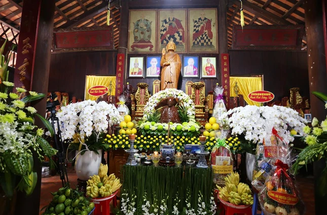 Tôn tượng Đại lão Hòa thượng Thích Đạt Đồng tại Tổ đường tổ đình Tôn Thạnh