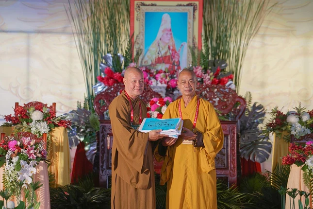 Chư tôn đức Ban Khảo hạch kiểm tra đề thi