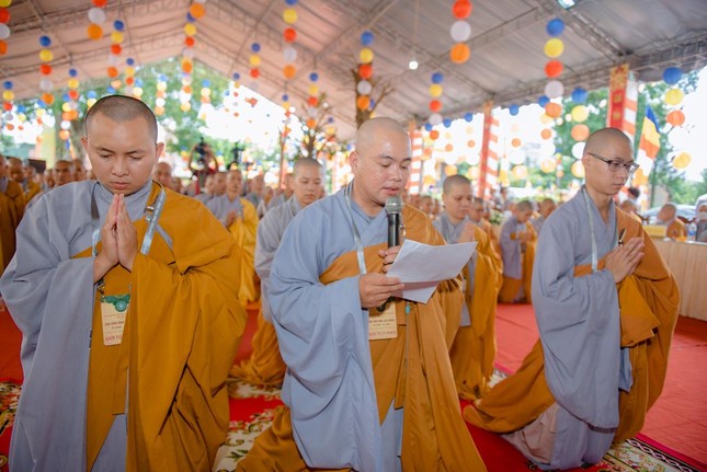 Đại diện giới tử phát nguyện cần cầu thọ nhận giới pháp Đại diện giới tử phát nguyện cần cầu thọ nhận giới pháp