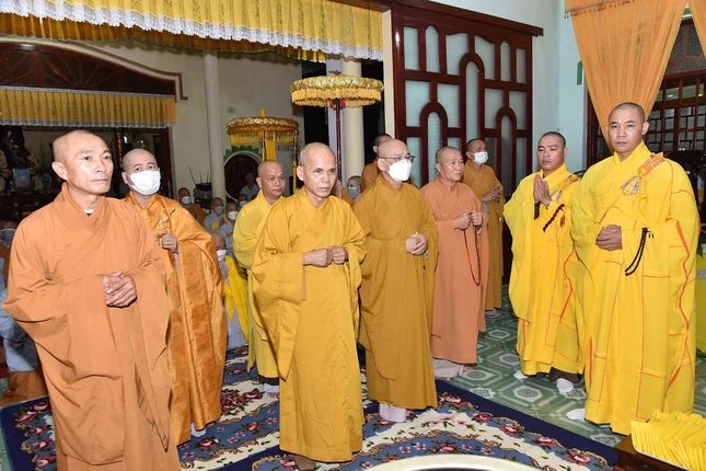 Chư tôn đức Ban Trị sự Phật giáo tỉnh Ninh Thuận tưởng niệm