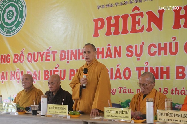 Hòa thượng Thích Thiện Thống phát biểu tại buổi họp