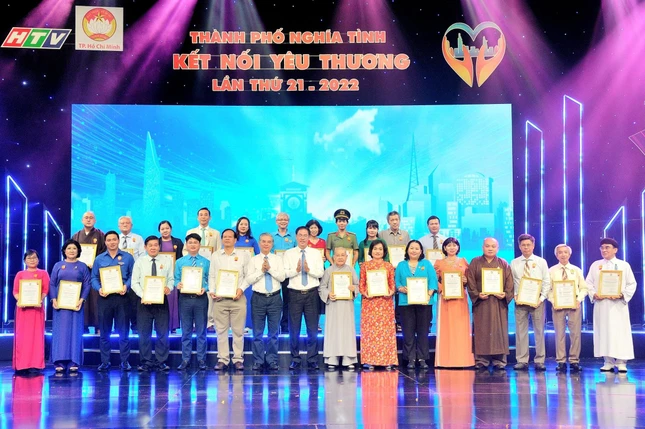 Các đơn vị, tổ chức, cá nhân và doanh nghiệp ủng hộ với tổng kinh phí là: 40,32 tỷ đồng - Ảnh: MT