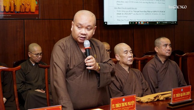 Thượng tọa Thích Trung Nguyện báo cáo các công tác chuẩn bị cho đoàn đại biểu Phật giáo TP.HCM tham dự Đại hội Phật giáo toàn quốc lần thứ IX
