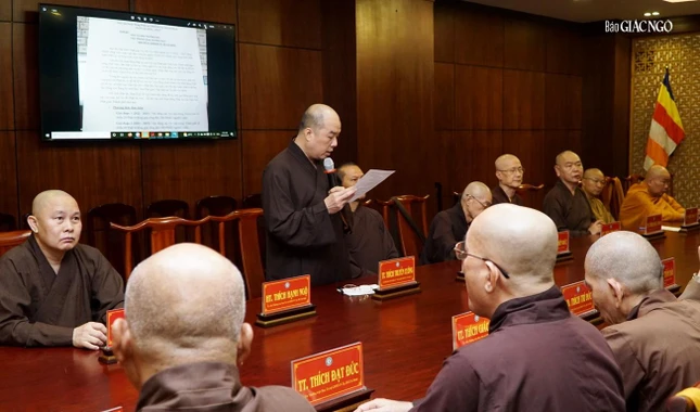 Thượng tọa Thích Truyền Cường trình đề án của Ban Kinh tế - Tài chính TP.HCM Thượng tọa Thích Truyền Cường trình đề án của Ban Kinh tế - Tài chính TP.HCM