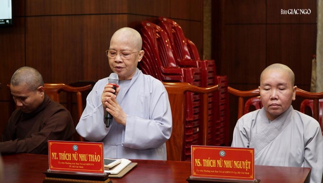 Ni trưởng Thích nữ Như Thảo báo cáo về thành công của Đại lễ Đức Thánh Tổ Ni Đại Ái Đạo, chư Ni tiền bối Phật giáo VN hữu công