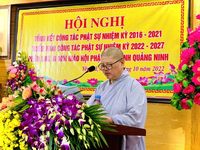 Ni sư Thích Tịnh Nguyệt báo cáo hoạt động Phật sự trong nhiệm kỳ 2017-2022