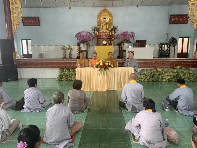 Phật tử thóa tu “Một ngày an lạc”