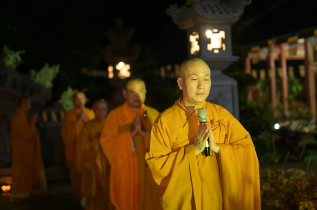 Nhiễu tháp tưởng niệm