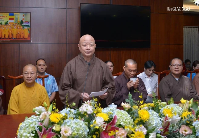 Hòa thượng Thích Lệ Trang tiếp đoàn, nêu khái quát lịch sử Việt Nam Quốc Tự Hòa thượng Thích Lệ Trang tiếp đoàn, nêu khái quát lịch sử Việt Nam Quốc Tự