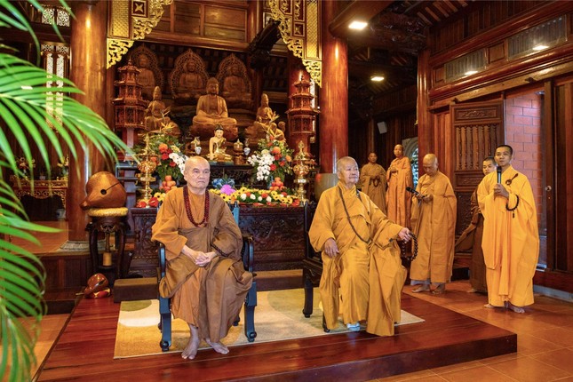 Chư tôn đức chứng minh