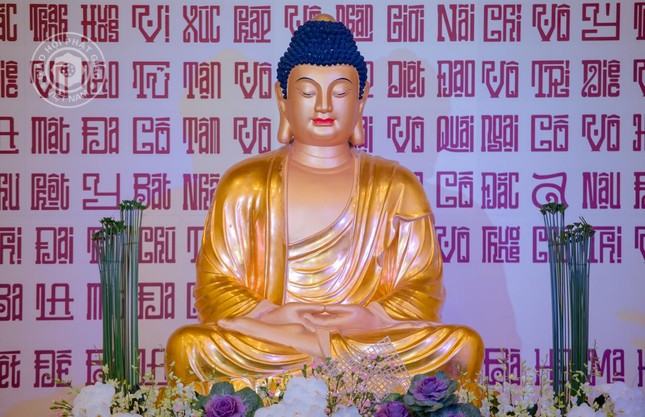 Tôn tượng Đức Bổn Sư