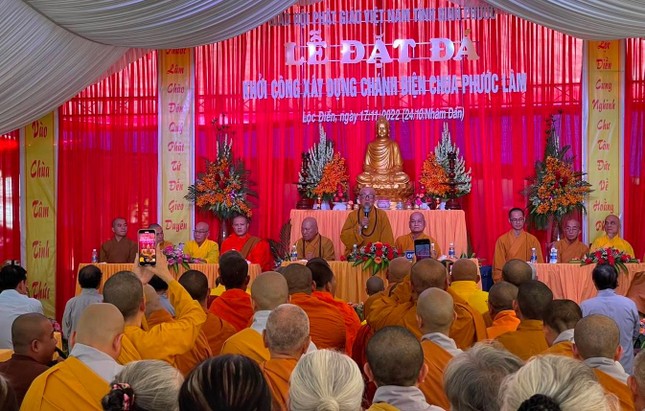 Hòa thượng Thích Như Tín đạo từ tại buổi lễ