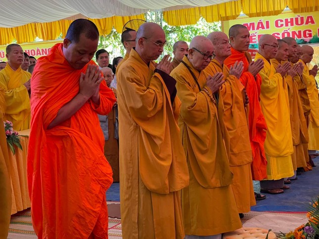 Chư tôn đức chứng minh, toàn thể đại chúng đã làm lễ chú nguyện