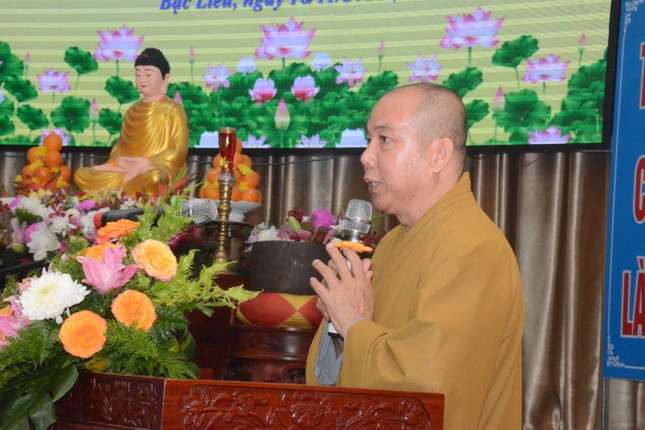 Thượng tọa Thích Giác Nghi tuyên bố khai mạc buổi lễ tưởng niệm