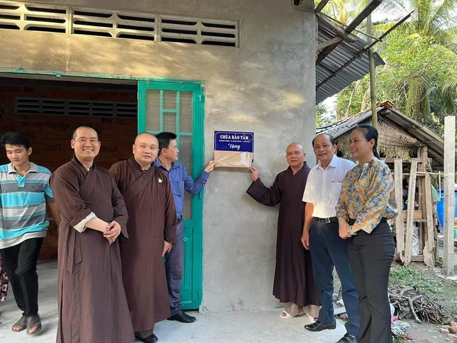 Chùa Bảo Tâm, huyện Châu Thành bàn giao nhà tình thương đến hộ nghèo