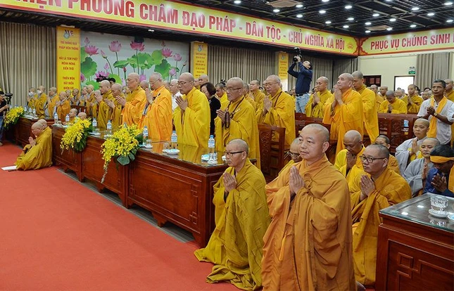 Đại diện môn đồ pháp quyến cố Trưởng lão Hòa thượng