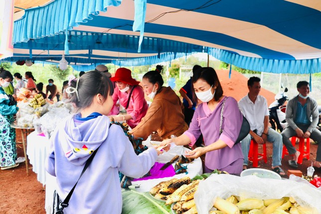 Nhiều món thân thuộc với miền quê phục vụ cho bà con